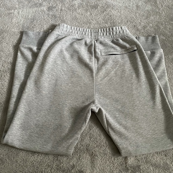 Sweatpants with zippered pockets - Picture 7 of 7